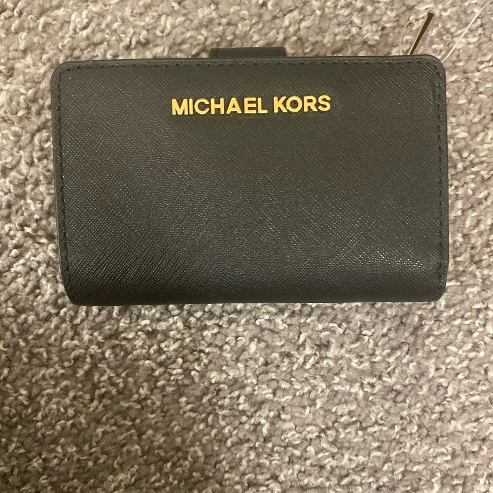 Michael Kors jet set bifold wallet